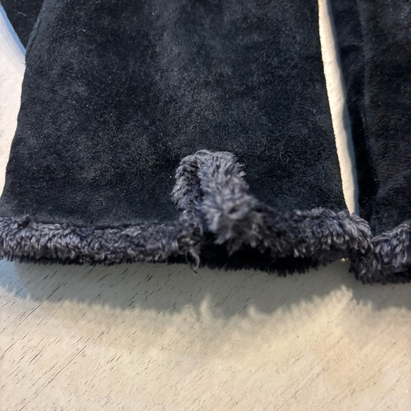 Black Suede Gloves with Fur Trim - Picture 5 of 6